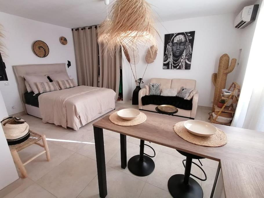 Superbe Studio Ethnique Apartment Hyères Екстериор снимка